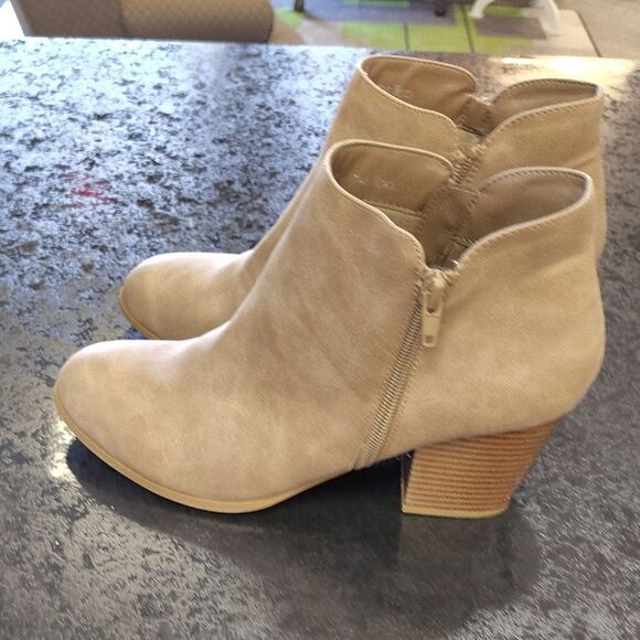 Me Too Tan Ankle Booties - Picture 4 of 6